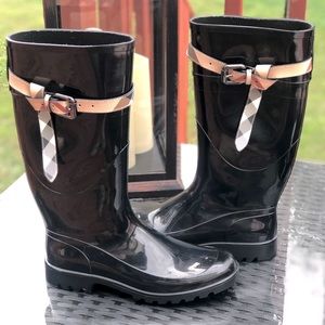 RARE Burberry Welles Check Belt Rain Boots